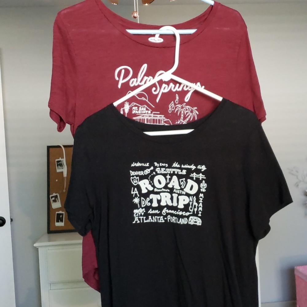 2 old navy tshirts
